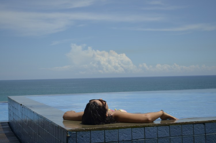 piscina borda infinita bali