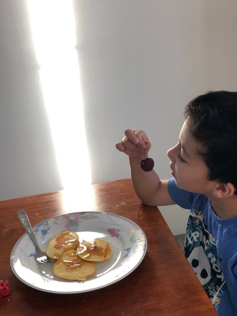 Comida para criança durante viagens